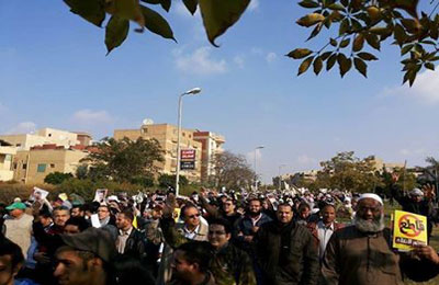 بث مباشر.. ميليشيات الانقلاب تعتدي على مسيرة حاشدة لثوار "الزقازيق"